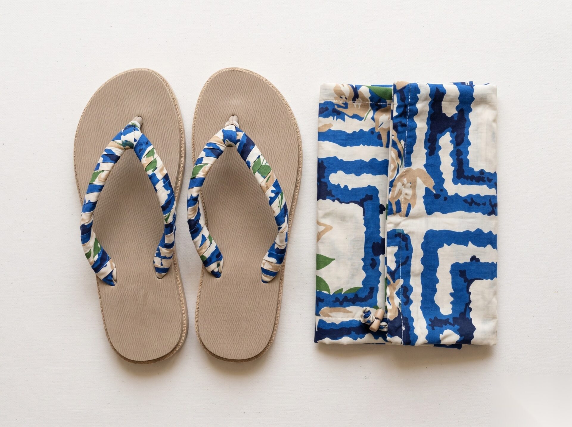 Flip flops with printed fabric straps, KK Fashion Exports