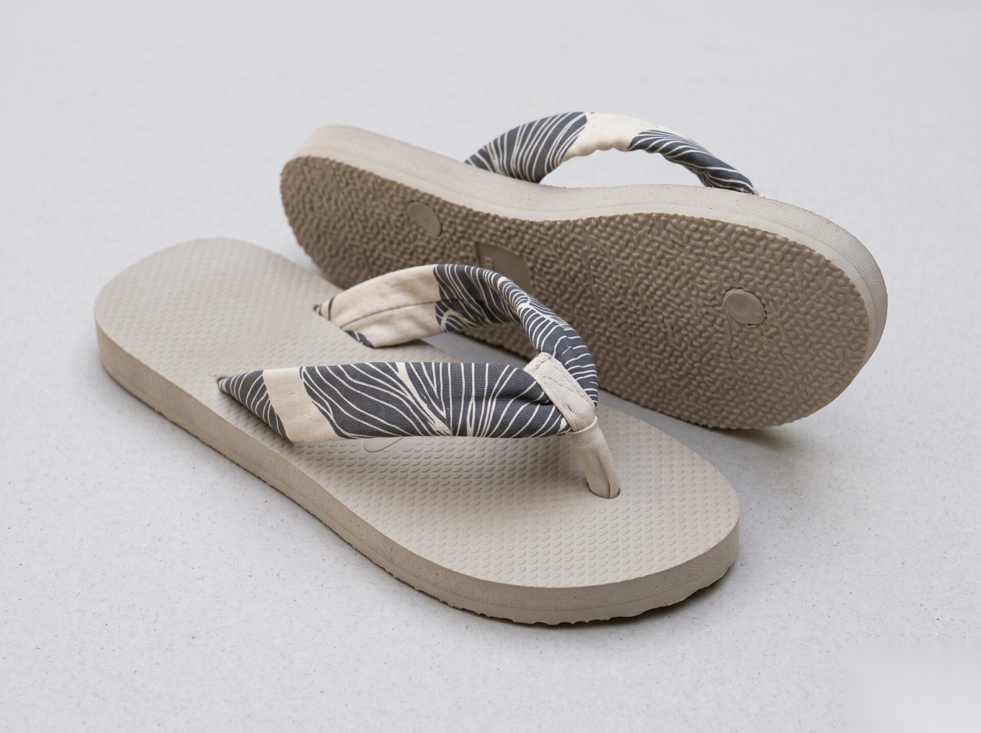 Flip flops with printed fabric straps, KK Fashion Exports