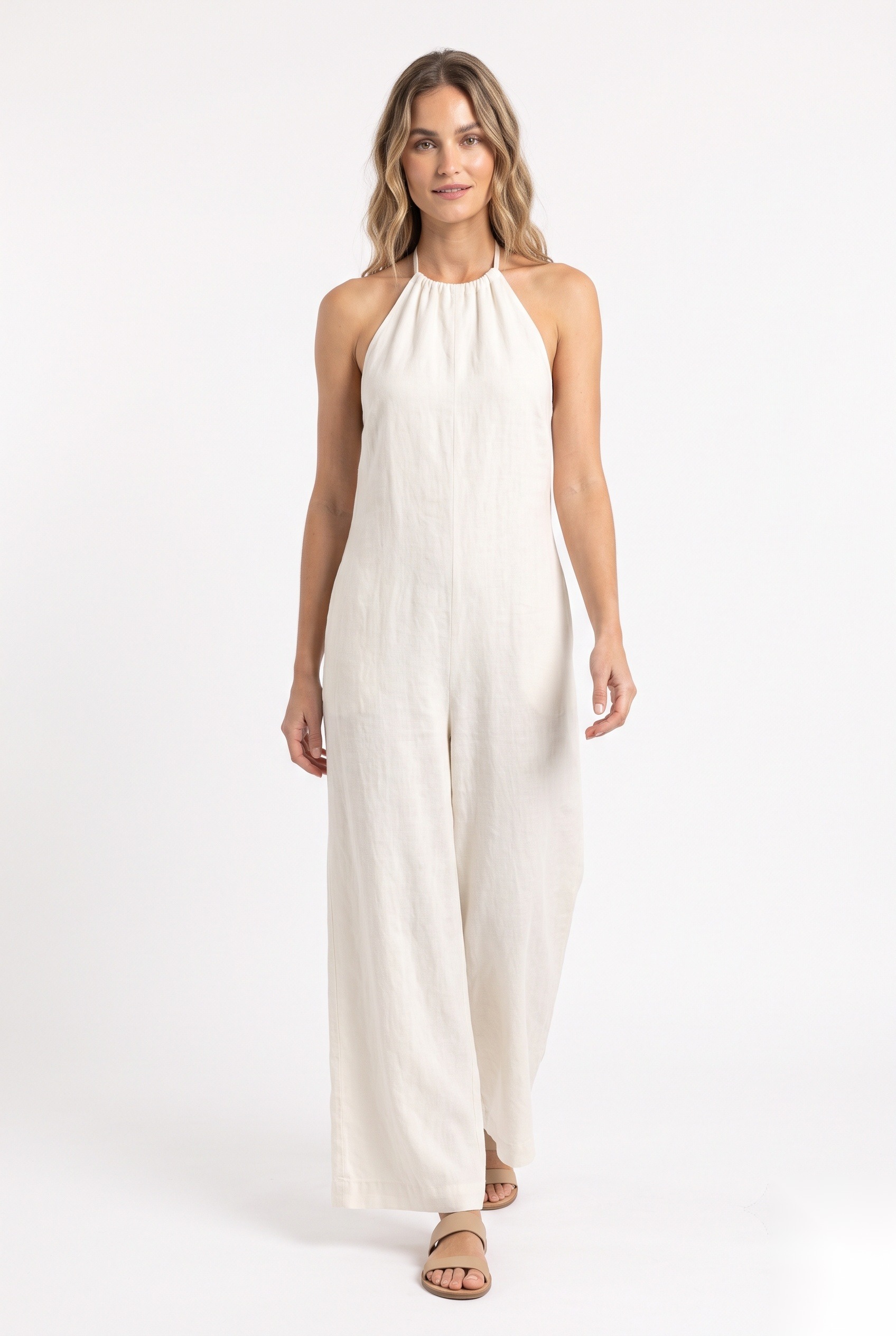 Linen halter-neck wide-leg jumpsuit, i ensfarget elfenbenshvit.
