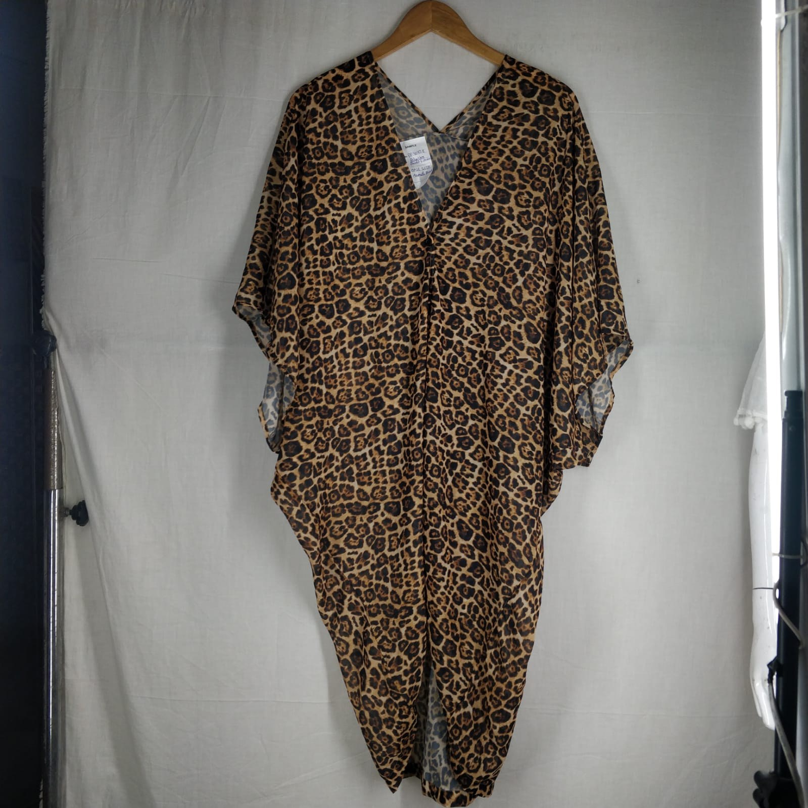 Leopard print kaftan with wide sleeves