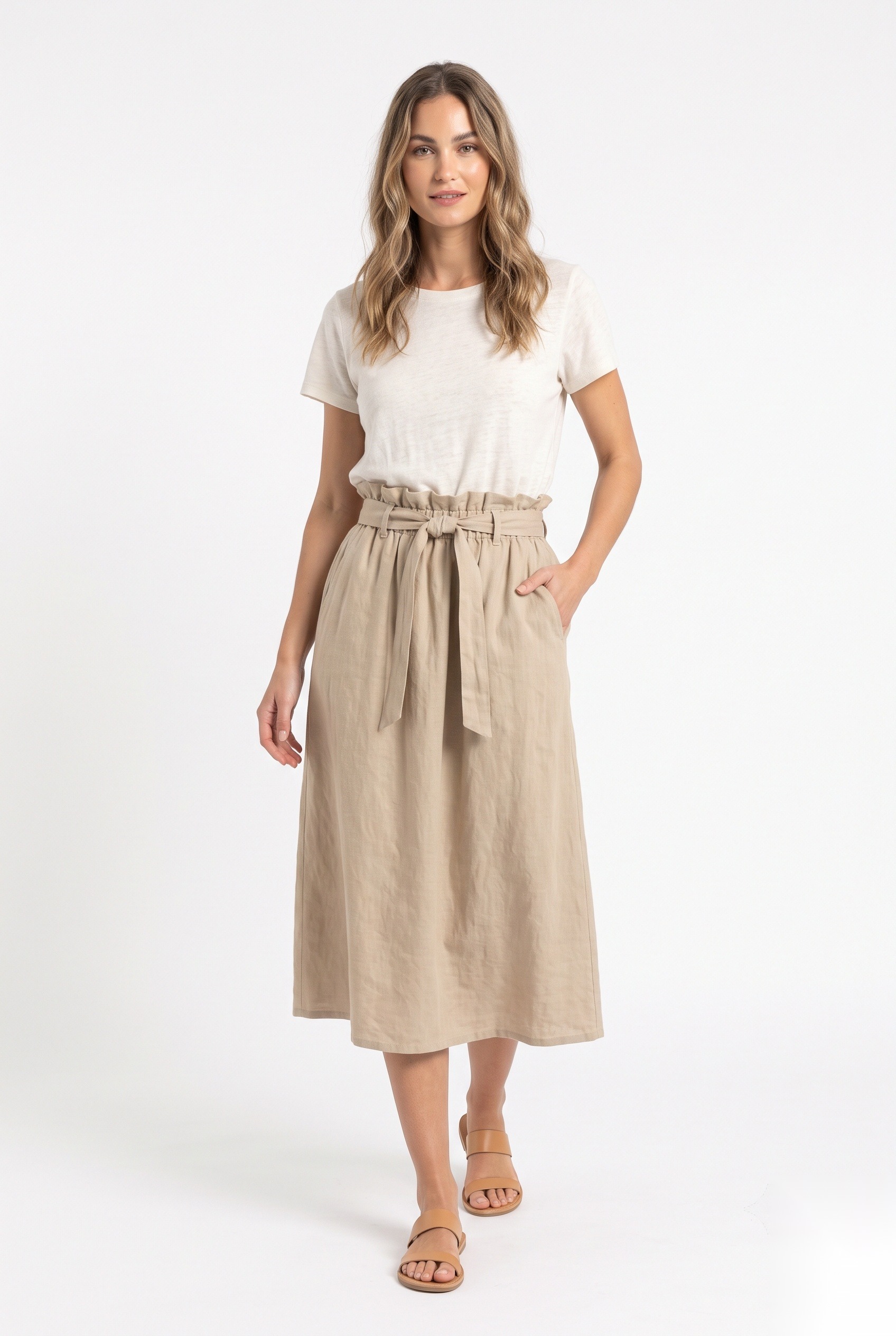 Linen paperbag-waist midi skirt, i ensfarget sandbeige.