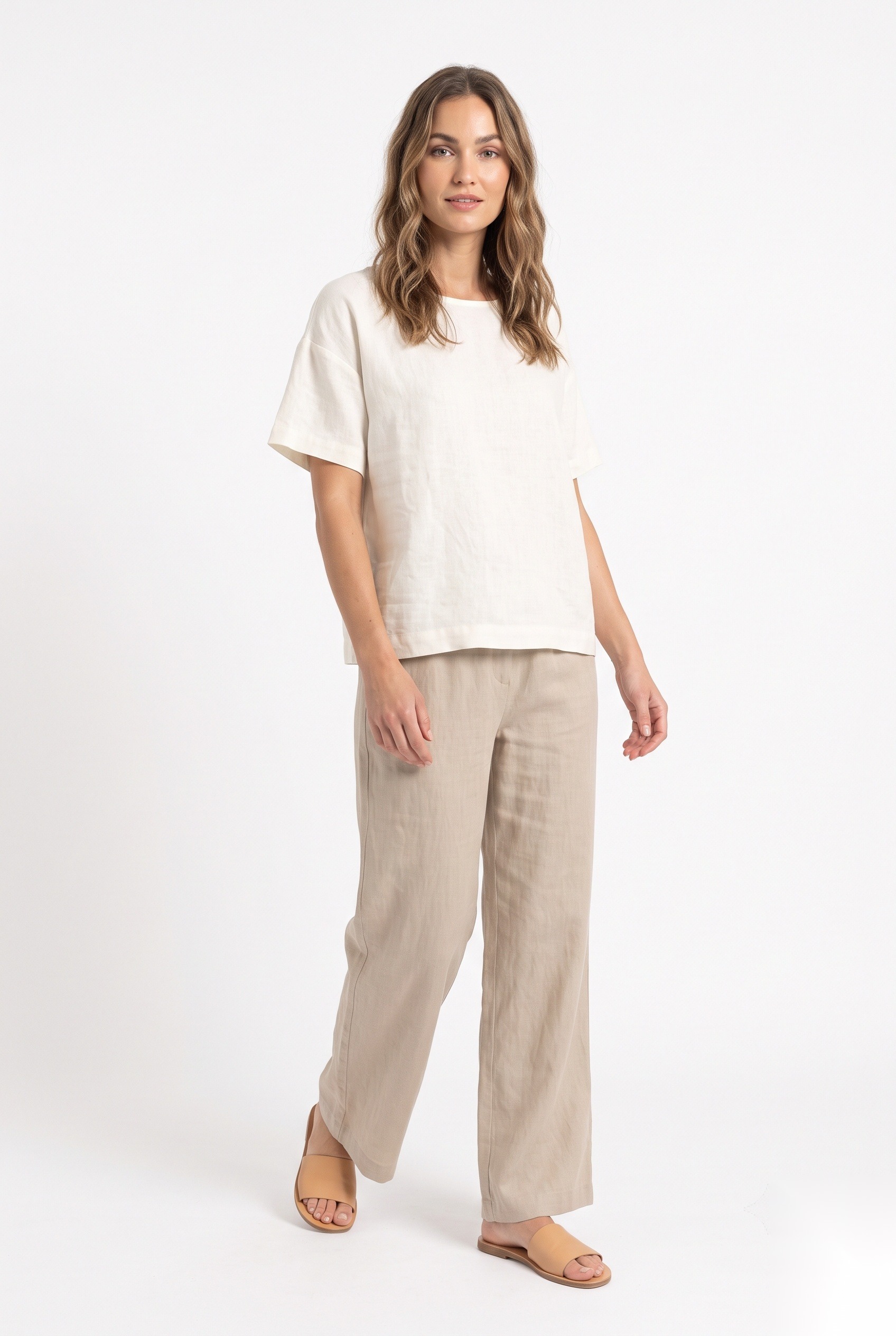 Linen boxy short-sleeve top, i ensfarget elfenbenshvit.