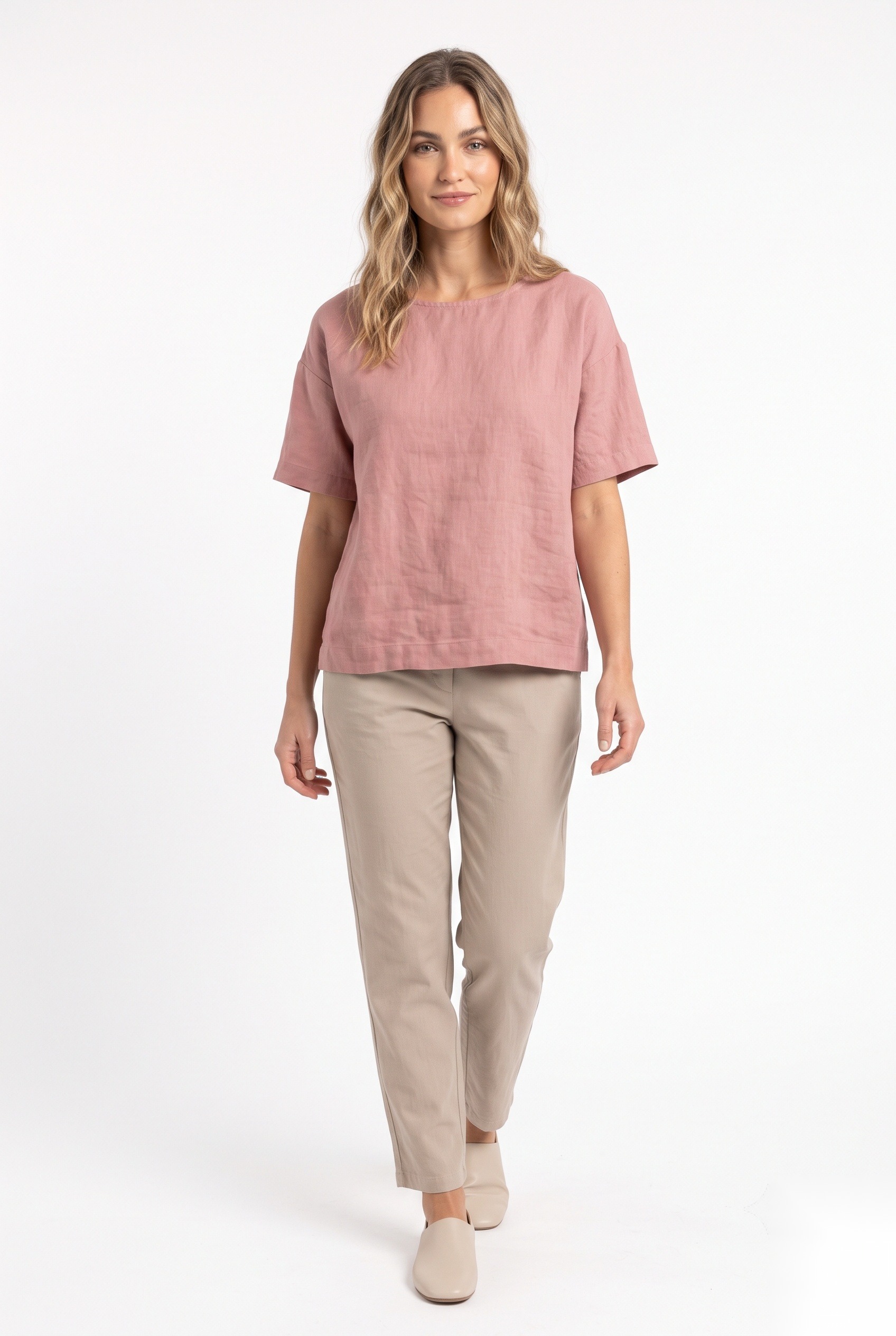 Linen boxy short-sleeve top, i ensfarget støvrosa.