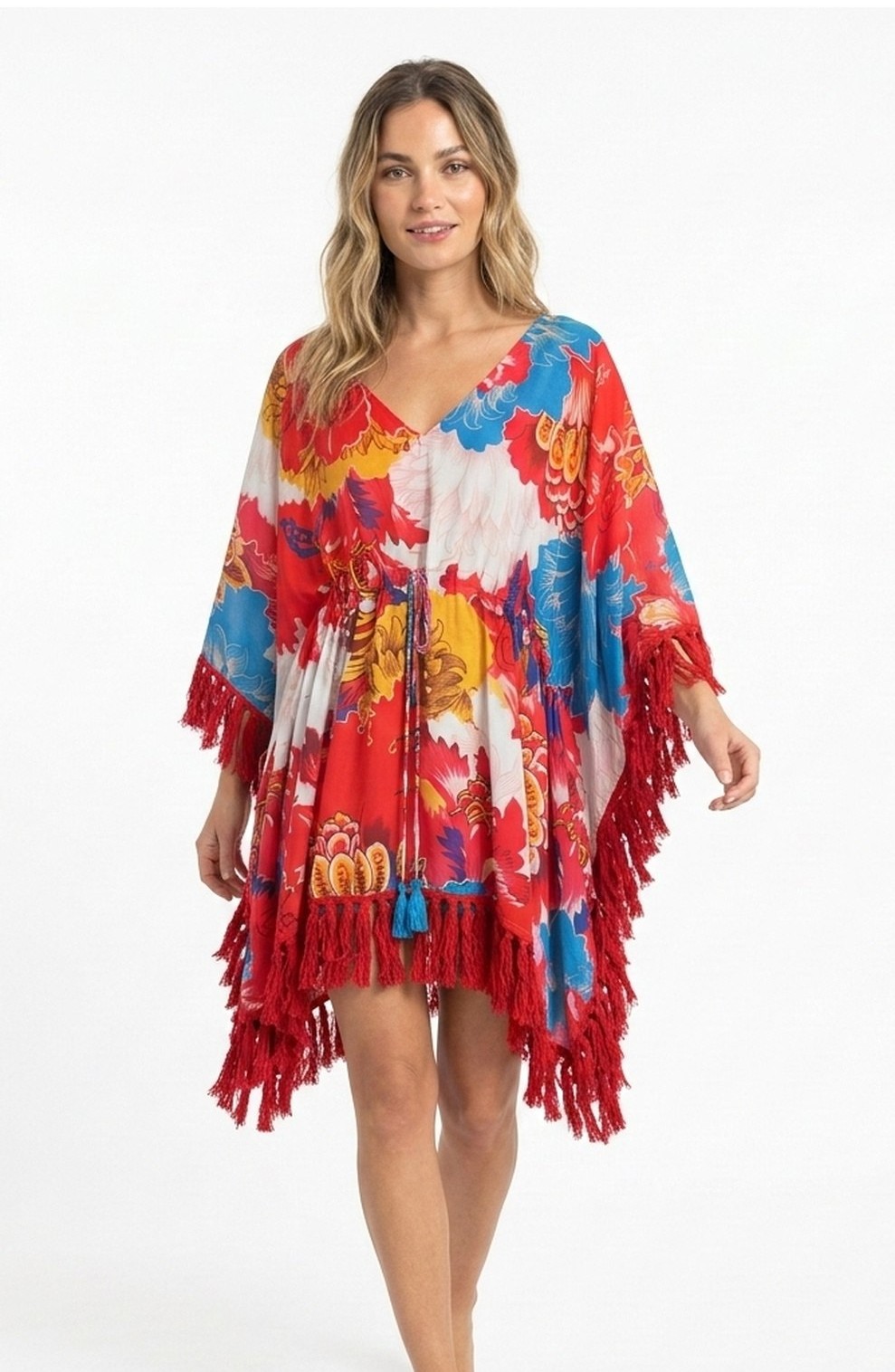 Livlig kort kaftan med et fargerikt blomstertrykk, snøring i midjen, og dramatisk duske-frynsekant langs falden.