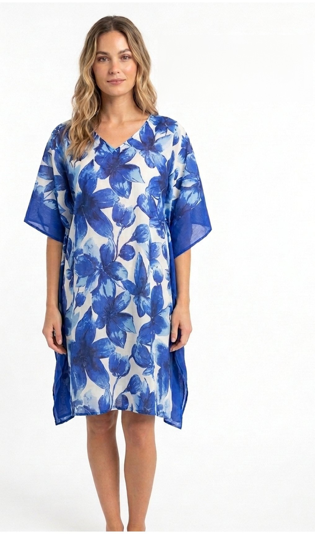 Bresj kort kaftan med et elegant blått og hvitt blomstertrykk, V-hals, og avslappede albuen-lange ermer.