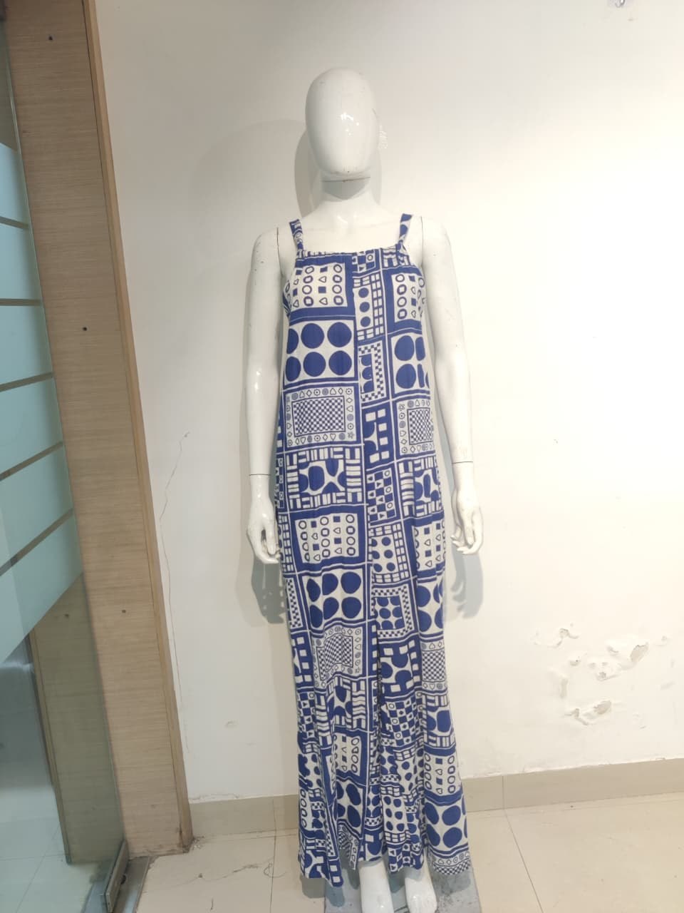 Jumpsuit med tynne stropper og blått flisemønster